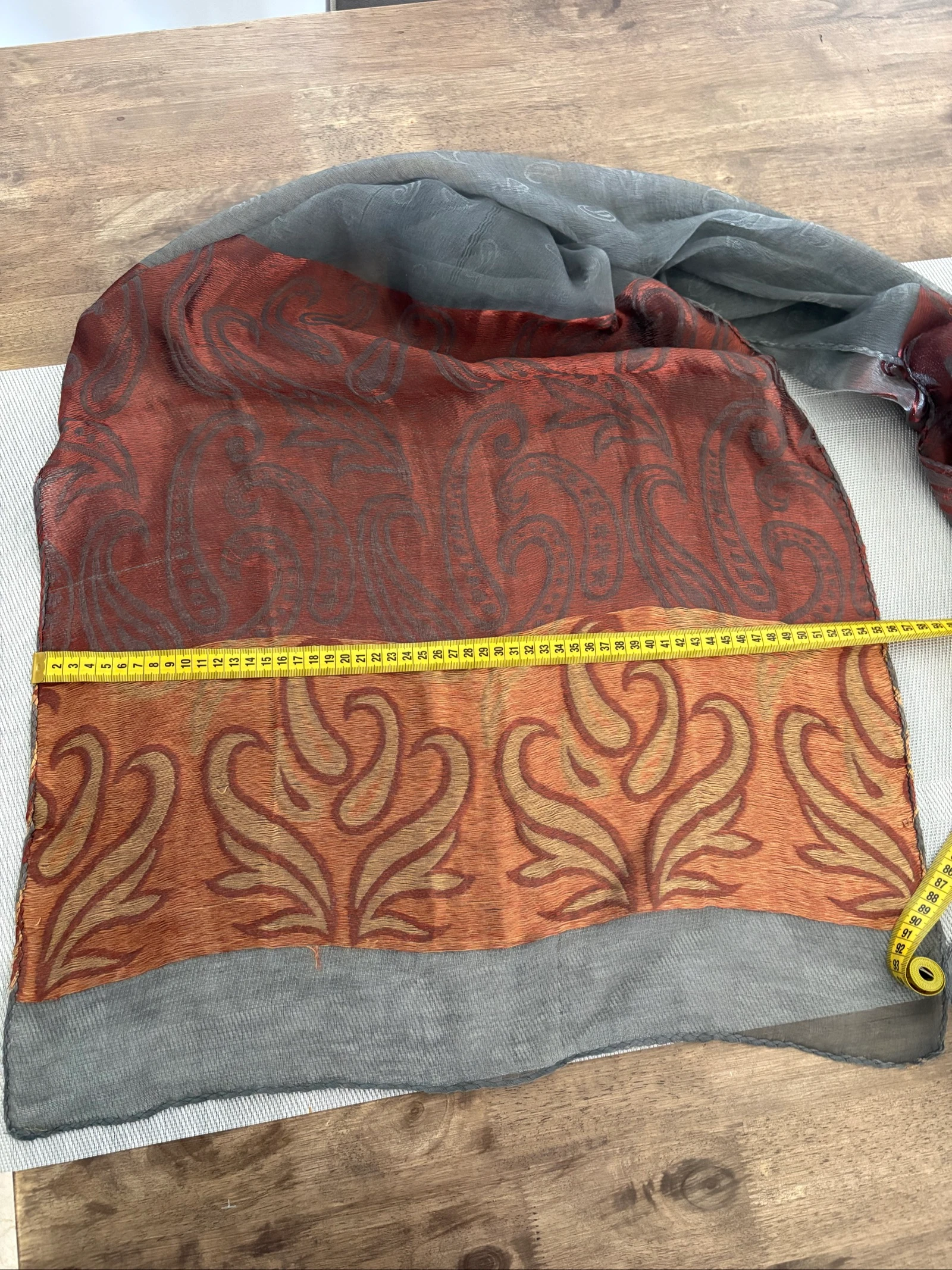 Etole sjaal roestgrijs met gouden cachemire motieven – photo 7